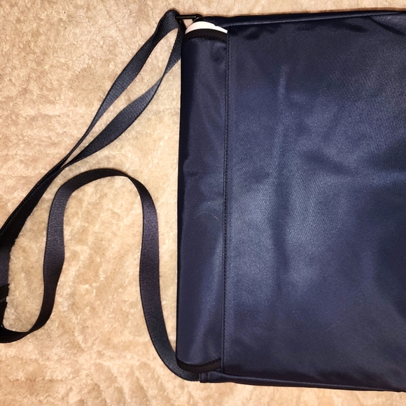 Michael Kors Men's Messenger Bag (NWOT) - Picture 2 of 4